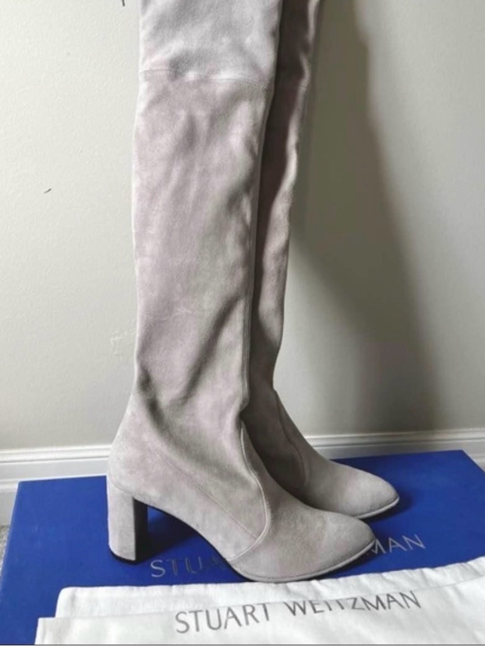 NEVER WORN Stuart Weitzman Highland Over-the-Knee Suede Boots in Light Grey